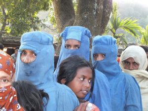 Mujeres rohinyás en el campamento de Kutupalong. Actualmente, hay más de un millón de refugiados en Bangladesh. Crédito: Naimul Haq/IPS