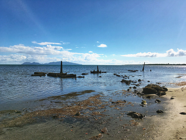 Un cementerio sumergido en la aldea de Togoru, en Fiyi. Los estados insulares del Pacífico sur están entre los más vulnerables al cambio climático. Crédito: Pascal Laureyn/IPS