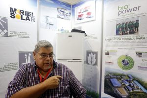 Mario Dorta, gerente de desarrollo de la empresa británica Havana Energy, durante sus declaraciones a IPS en el Salón de las Energías Renovables de Cuba, celebrado en La Habana entre el 30 de enero y el 1 de febrero. Crédito: Jorge Luis Baños/IPS