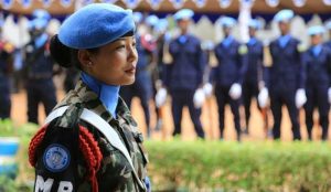 El reclutamiento y el despliegue de más mujeres, en especial en cargos altos de la ONU, puede tener un impacto positivo en la prevención del abuso y la explotación sexual. Crédito: UN Photo.
