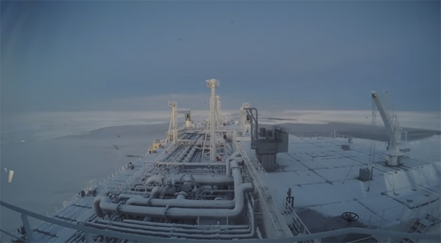 Captura de IPS de un video con imágenes del buque carguero Eduard Toll, de la compañía noruega Teekay, atravesando el océano Ártico. Crédito: Teekay