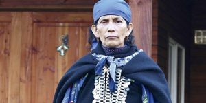 Francisca Linconao, la machi (autoridad tradicional) mapuche de Temuco, en el sur de Chile, sometida a un perverso proceso judicial. Crédito: PaisMapuche