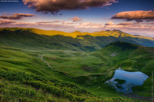 Un lago en Ucrania, que tiene una relativa escasez de suministro natural. Crédito: Vitaliy Motrinets/cc by 4.0