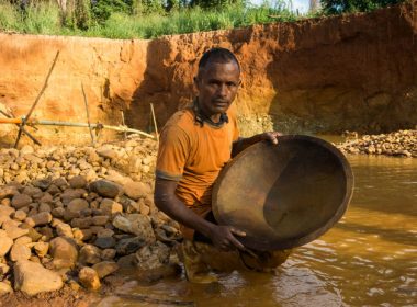 La minería de oro en el llamado Arco del Orinoco se realiza desde hace años de manera informal, pero el gobierno venezolano la legalizó mediante un decreto en 2016. Crédito: Gentileza de Bram Ebus/Infoamazonia