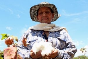 Nelsy Romero, productora de algodón en el departamento de Tolima, en Colombia. Crédito: Aurelie Duray/FAO