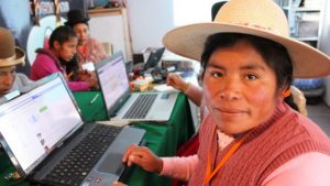 Talleres de comunicación impartidos por la Unión de Mujeres Aymaras del Abya Yala (UMA) y la Red de Comunicadores Indígenas del Perú. Departamento de Puno, Perú. Crédito: Notimia