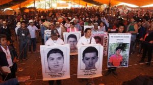 Una de las numerosas actividades de los familiares de las personas víctimas de desaparición forzada en México, para presionar porque se busque a sus parientes. Crédito: Cortesía de CMDPDH