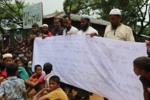 Refugiados rohinyá protestan el jueves 15 de noviembre de 2018 contra su repatriación a Myanmar (Birmania). Crédito: Mohammad Mojibur Rahman/IPS