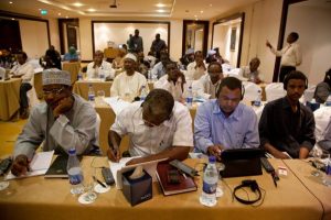 Periodistas sudaneses en conferencia de prensa en Jartum en 2012. Crédito: Albert González Farran, Operación Híbrida de la Unión Africana y las Naciones Unidas en Darfur.