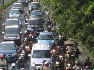 Embotellamiento en la capital de Indonesia. La contaminación del aire en Yakarta es el triple del máximo considerado "seguro" por la Organización Mundial de la Salud. Crédito: Alexandra Di Stefano Pironti/IPS.