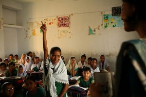 Gran cantidad de niñas y adolescentes de Bangladesh dijeron que se sentían incómodas de ir a la escuela o de viajar durante su período menstrual. Crédito: Shafiqul Alam Kiron/IPS