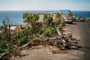 Los daños visibles en Dominica del paso de una tormenta por el país insular de las Antillas menores, que solo en 2017 perdió el equivalente a 253 por ciento, a consecuencia de los eventos climáticos. Crédito Michael Atwood / PNUD