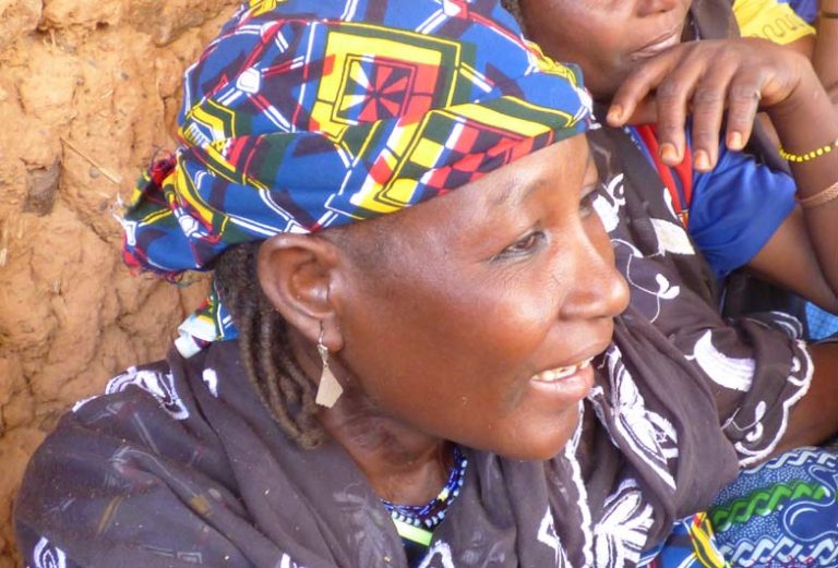 Hadijatou Mani fue liberada este año de su condición de esclavitud como “quinta esposa” de un anciano musulmán de Níger, que la “adquirió” por un puñado de dinero para ser sirvienta y esclava sexual. Crédito: Anti-Slavery International