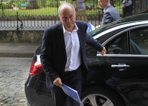 Alberto Navarro, embajador de la Unión Europea ante La Habana, a su ingreso al encuentro de los embajadores de América Latina, el Caribe y el bloque europeo, celebrado en el Palacio del Segundo Cabo, en la capital de Cuba, donde se analizaron las relaciones entre la UE y este país caribeño. Crédito: Jorge Luis Baños/IPS