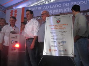 La Minicentral Termoeléctrica de Entre Rios do Oeste, que generará 250 megavatios hora, 43 por ciento más que el consumo máximo de todas las instalaciones de la alcaldía, que gracias a la planta eliminará casi toda su factura energética en este municipio del sur de Brasil, en la frontera con Paraguay. Crédito: Mario Osava/IPS