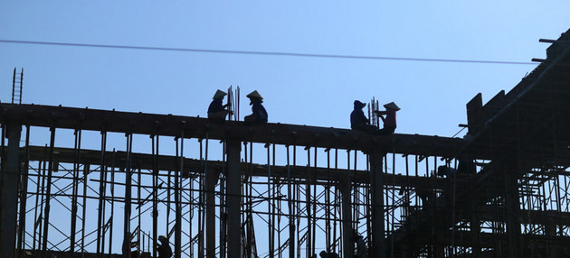 Trabajadores de la construcción en una obra en Binh Thuan, en Vietnam. Crédito: Nguyen Viet Thanh/OIT