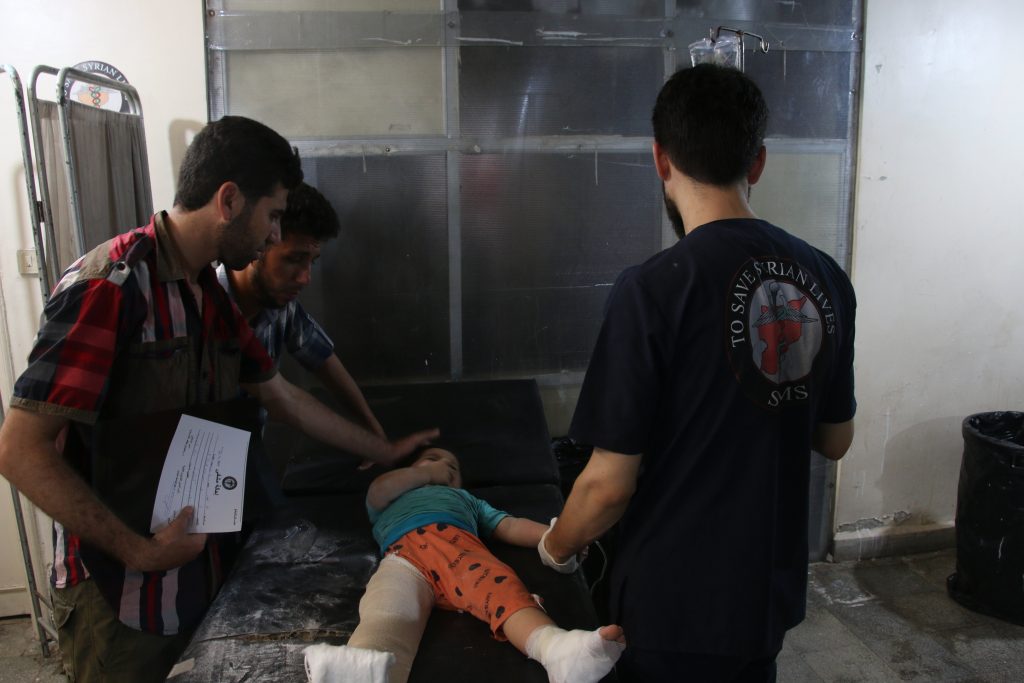 Dos trabajadores de la Sociedad Médica Siria-Estadounidense (SAMS) murieron el 14 de agosto en un centro de ambulancias en una ciudad de la provincia rebelde de Idlib, en el noroeste sirio, por lo que serían bombardeos de fuerzas rusas. Crédito: Cortesía de SAMS