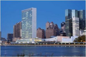 La sede en Nueva York de las Naciones Unidas, que vivirá una semana decisiva de cumbres y diálogos de alto nivel a partir del 23 de septiembre. Crédito: ONU