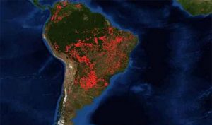 Imagen de América del Sur donde resaltan los incendios de la Amazonia, captados por un satélite de la Nasa, que se especializa en el seguimiento de los fuegos en el planeta desde el espacio: Crédito: Nasa