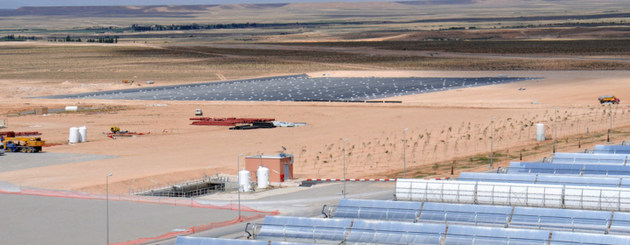 Central de energía solar de ciclo combinado de Ain Beni Mathar, en Marruecos. Crédito: Dana Smillie/Banco Mundial