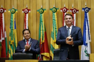 La militarización del gobierno en Brasil y la sublevación de las policías militares en algunos de los 27 estados brasileños indicarían la intención de Bolsonaro de un gobierno autocrático
