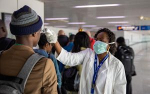 Centros de investigación y la Organización Mundial de la Salud (OMS) urgen a las naciones de África para que participen en pruebas de cuatro vacunas que podrían enfrentar a la pandemia covid-19 en ese continente, destacó un informe de la revista científica Nature