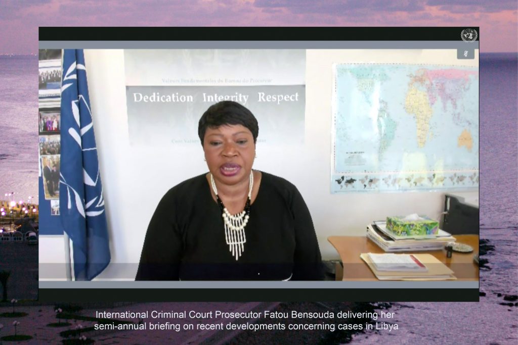 Fatou Bensouda, la fiscal jefe de la Corte Penal Internacional (CPI), informa a los miembros del Consejo de Seguridad de la ONU durante una video conferencia abierta, sobre la persistencia de crímenes de lesa humanidad y otros delitos en Libia. Foto: Evan Schneider/ONU