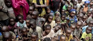 El número de menores desplazados por los conflictos armados creció durante 2019 y su situación puede agravarse con la llegada de la pandemia covid-19 a los frágiles campamentos donde sobreviven.