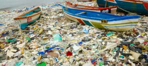 La contaminación de espacios marinos con desechos sólidos de la actividad humana es una de las fuentes de degradación ambiental que facilita el desarrollo de nuevas enfermedades, sostiene el Programa de las Naciones Unidas para el Medio Ambiente (PNUMA) al lanzar su campaña "Llegó la hora" de actuar en favor de la naturaleza, en el Día Mundial del Ambiente.