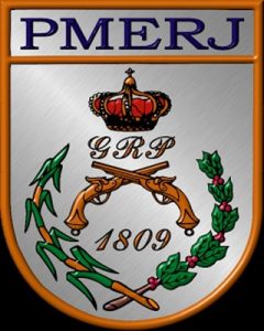 Escudo de la Policía Militar del estado de Río de Janeiro, que refleja objetos de su devoción: las armas, la caña de azúcar y el café, dos productos emblemáticos de la historia de Brasil. Los hacendados que los producían tuvieron un dominio político y económico, del que se sigue vanagloriando la institución. Foto: PMERJ