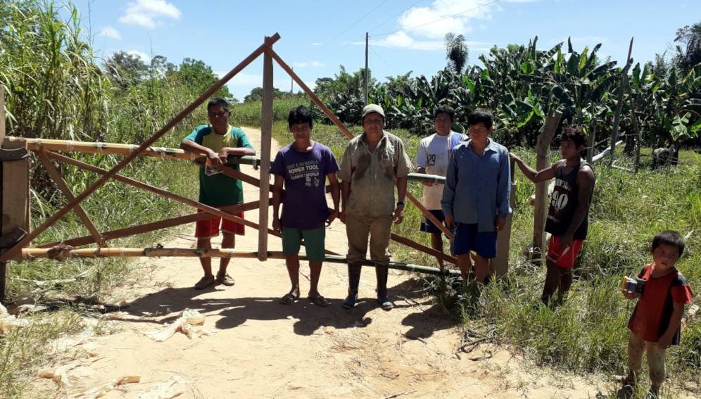 En Bolivia, comunidades del pueblo tsimane han establecido barreras para impedir el ingreso de personas ajenas a para controlar el contagio de coronavirus. Foto: Cortesía del Proyecto de Salud y Ciclo de la Vida Tsimane