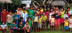 Los pueblos indígenas de la Amazonia reivindican su organización y derechos mientras luchan contra el avance de la nueva pandemia, que ha producido más de 70 000 contagios y 1000 muertes en sus comunidades. Foto WWF