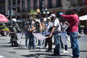 En tiempos de pandemia los periodistas en México sostienen su labor informativa y de crítica, a pesar de las amenazas y atentados de grupos criminales en varios estados de ese país. Foto: Periodistas de a Pie