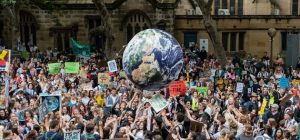 Una manifestación en Australia en defensa de la tierra y a favor de medidas mundiales para la contención de la crisis climática. Foto: Holli/ Shutterstock