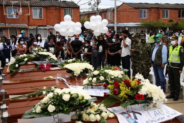 Sepelio de los cinco niños asesinados en LLano Verde, en Colombia, en agosto Foto: Especial para democraciaAbierta