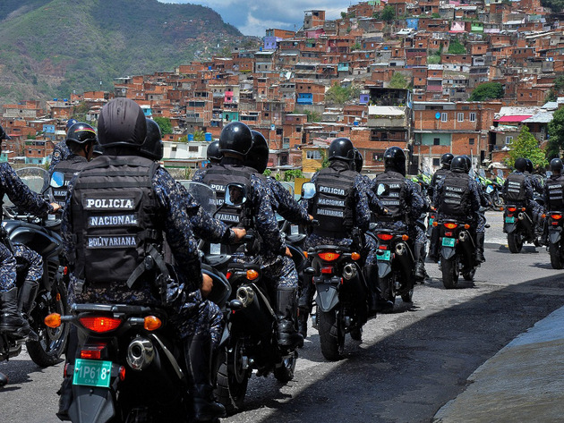 Los comandos de las Fuerzas de Acciones Especiales (FAES) de la Policía Nacional Bolivariana son considerados los principales responsables de ejecuciones extrajudiciales, uno de los crímenes de lesa humanidad por los que se señala al gobierno de Venezuela. Foto: MPPRIJP