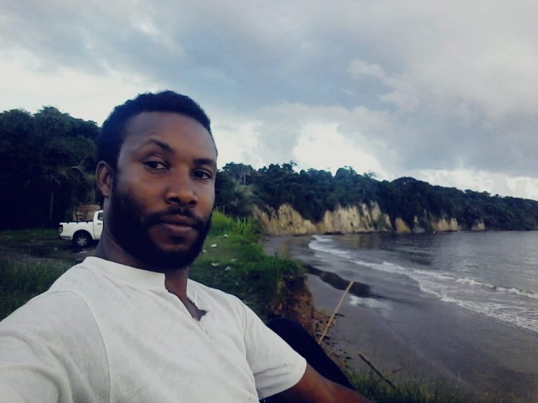Eric Lewis, príncipe hereditario de los primeros pueblos de Moruga, en la bahía de Retraiteal este de la cual se encuentran Trinity Hills, en el sureste de Trinidad y Tobago. Foto: Cortesía de Eric Lewis