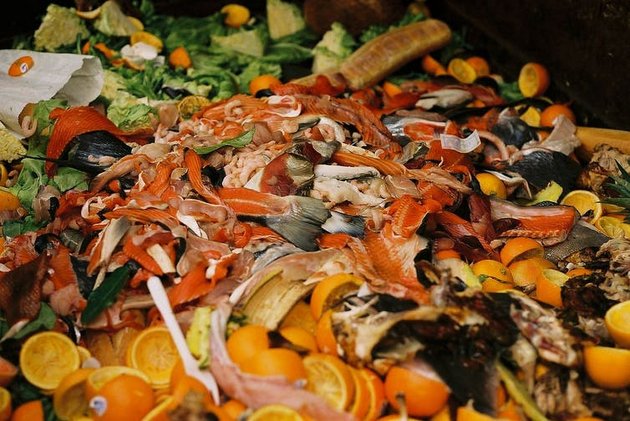 Imagen de basura orgánica refleja la importancia de combatir el desperdicio alimentario.