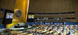 Con menos delegados y guardando la distancia, se inauguró formalmente el martes 15 la 75 Asamblea General de las Naciones Unidas, cuya sesión de alto nivel se va a desarrollar casi en su totalidad por videoconferencia. Foto: Eskinder Debebe/ONU