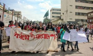 Manifestaciones reclamando justicia se registraron en Bangladesh antes de la condena a muerte de cinco violadores. La responsable de la ONU para los Derechos Humanos, sin embargo, reiteró su oposición a la aplicación de la pena capital. Foto: captura de Focus Bangla