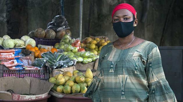 Los sectores más vulnerables a la pérdida de empleos e ingresos están en la economía informal, con las mujeres y los jóvenes entre los más vulnerables. Foto: OIT