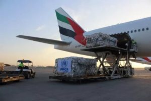 La ONU envía el primer puente aéreo para auxiliar a refugiados de Etiopía. Se espera enviar cuatro cargamentos más.