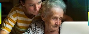 El cuidado de personas mayores es una posibilidad de empleo formal en América Latina y el Caribe.