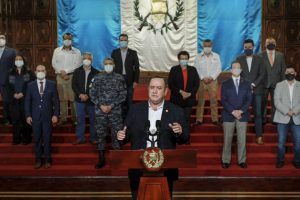 El presidente Alejandro Giammattei se dirige al país para tratar calmar las protestas en Guatemala.