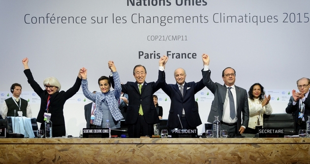 Imagen de la histórica aprobación del Acuerdo de París, el 12 de diciembre de 2015 en la capital francesa, en la conclusión de la COP21 de Naciones Unidas sobre cambio climático. Foto: CMNUCC