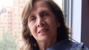 Helen Álvarez, periodista de la boliviana Radio Deseo