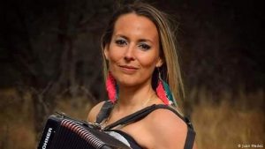 Carolina Haick: cantante de música popular e integrante de la banda “Las Mullieris” de Santiago del Estero, Argentina