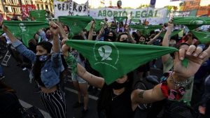 Los pañuelos verdes son un símbolo de las protestas de las mujeres en América Latina para que se legalice el aborto. Doto: Creative Commons