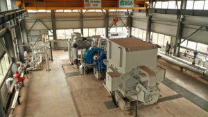 La turbina de la empresa Indunor que genera electricidad, alimentada con el calor que se produce con los residuos de la producción de tanino, en el pequeño municipio de La Escondida, en la provincia argentina del Chaco. Foto: Cortesía de Indunor