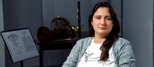 Ana Marvez, maestra de música de Venezuela, desarrolló en Chile una orquesta, coro y escuela musical con una fundación que integra a profesionales latinoamericanos y del país de acogida. Foto: Eugenia Paz/Acnur